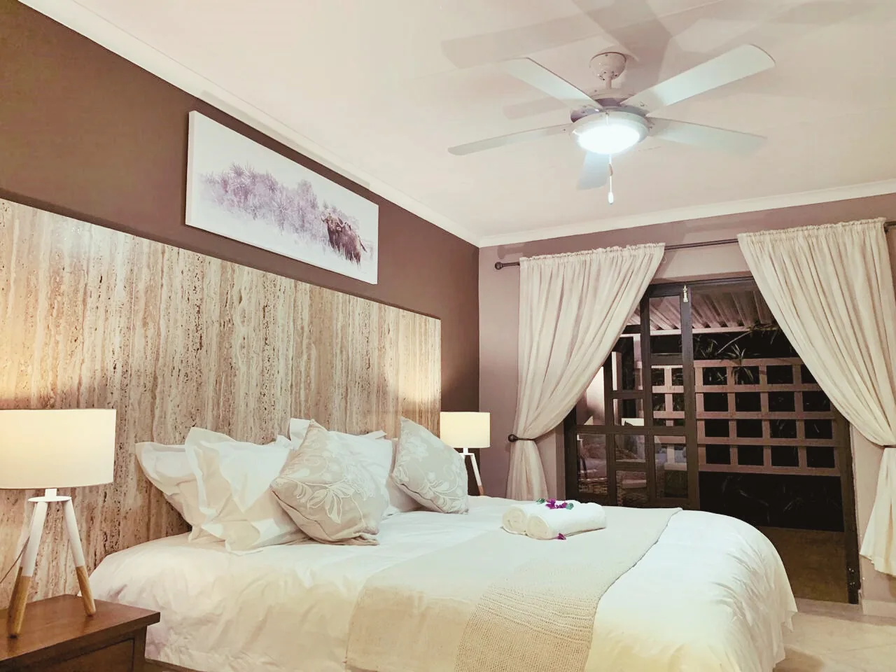 Room 1 — Luxury Room — Luxury accommodation at The Wilds Guest House Hluhluwe